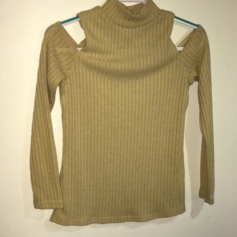 Cut-out Shoulder Sweater